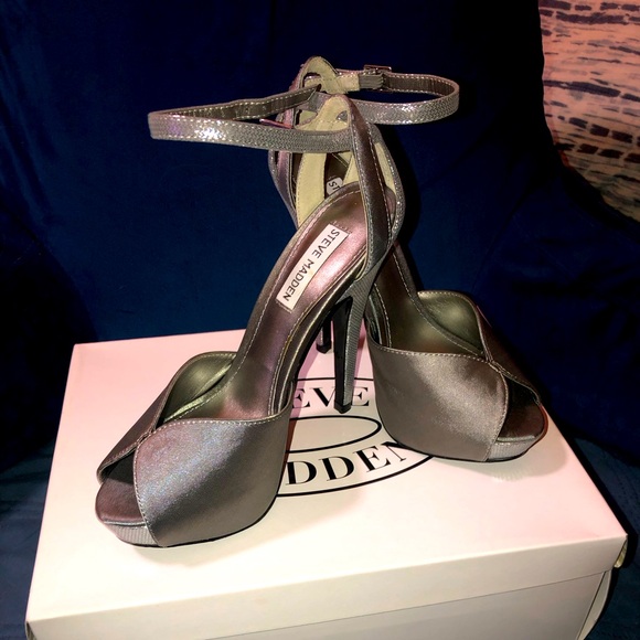 Steve Madden Shoes - Like New - Steve Madden Tia Silver Satin Heels